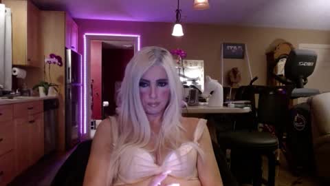 Snapshot of danikawhite69 chatting on 09-22-25, 05:53 DanikaWhite69 online show from 09-22-25, 05:53