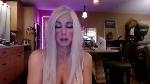 Snapshot of danikawhite69 chatting on 10-04-25, 08:34 DanikaWhite69 online show from 10-04-25, 08:34