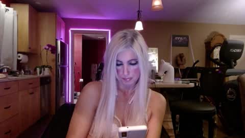 Snapshot of danikawhite69 chatting on 10-09-25, 08:12 DanikaWhite69 online show from 10-09-25, 08:12