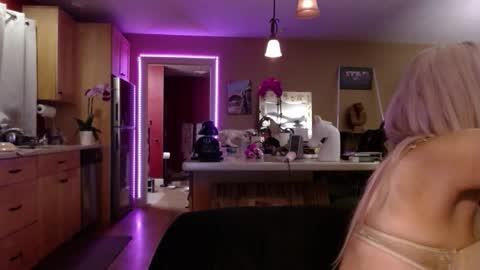 Snapshot of danikawhite69 chatting on 10-20-25, 06:36 DanikaWhite69 online show from 10-20-25, 06:36
