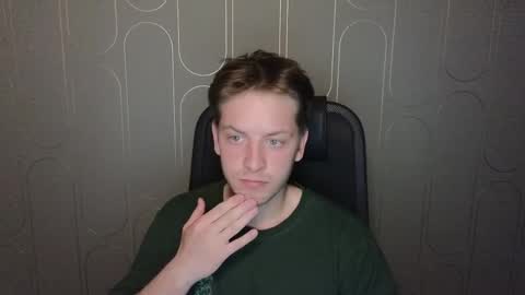 Snapshot of danila_trezzini chatting on 04-19-26, 08:22 danila online show from 04-19-26, 08:22