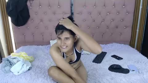 Snapshot of dann_jell chatting on 05-19-26, 01:56 Danniela y Victoria online show from 05-19-26, 01:56