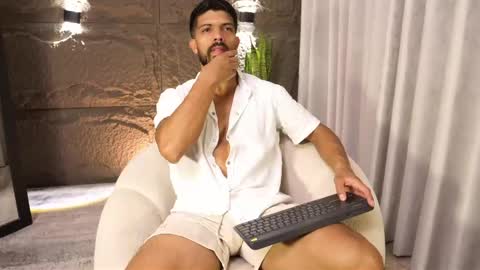 Snapshot of dann_saenz chatting on 04-25-26, 01:03 Dann saenz online show from 04-25-26, 01:03
