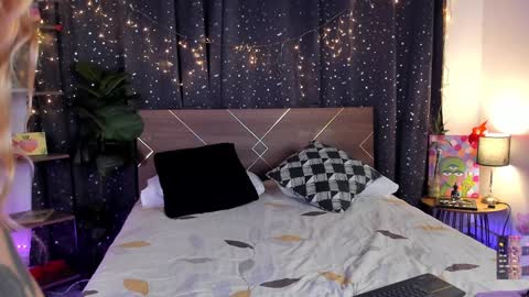 Snapshot of danna__castle chatting on 12-28-24, 07:44 Dannacastle online show from 12-28-24, 07:44