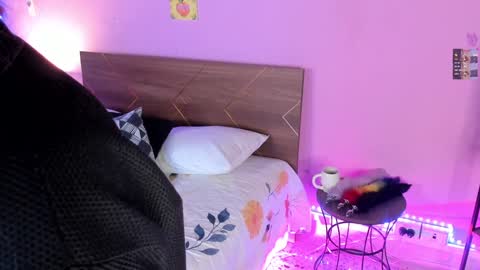Snapshot of danna__castle chatting on 01-28-25, 04:39 Dannacastle online show from 01-28-25, 04:39