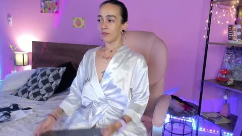 Snapshot of danna__castle chatting on 02-05-25, 08:00 Dannacastle online show from 02-05-25, 08:00