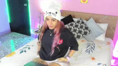 Snapshot of danna__castle chatting on 02-10-25, 04:30 Dannacastle online show from 02-10-25, 04:30