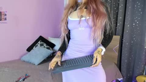 Snapshot of danna__castle chatting on 03-01-25, 05:31 Dannacastle online show from 03-01-25, 05:31