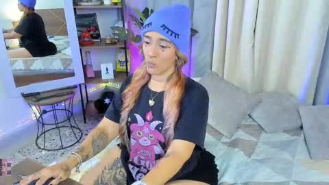Snapshot of danna__castle chatting on 10-03-25, 05:37 Dannacastle online show from 10-03-25, 05:37