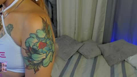 Snapshot of danna__castle chatting on 10-06-25, 02:09 Dannacastle online show from 10-06-25, 02:09