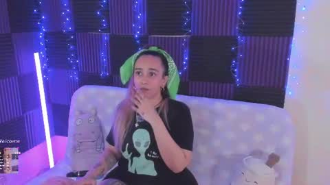 Snapshot of danna__castle chatting on 07-17-26, 06:31 Dannacastle online show from 07-17-26, 06:31