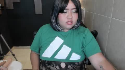 Snapshot of danna_keys chatting on 06-18-26, 11:20 DANNA online show from 06-18-26, 11:20