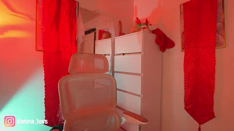 Danna Lovs online show from 12-14-25, 11:15
