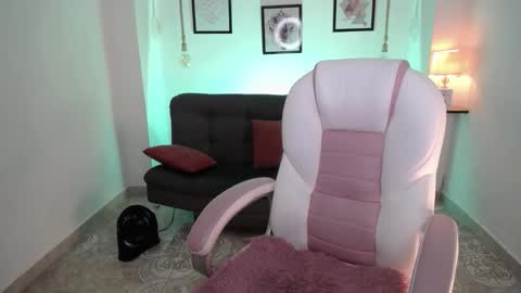 Danna online show from 10-23-25, 09:57