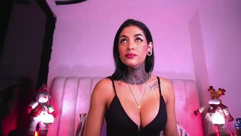 Snapshot of dannaberlin chatting on 11-08-25, 07:12 Danna Berlin online show from 11-08-25, 07:12