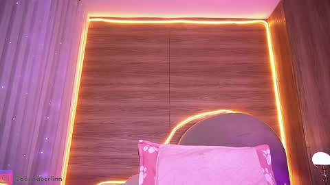 Snapshot of dannaberlin chatting on 02-25-26, 07:34 Danna Berlin online show from 02-25-26, 07:34