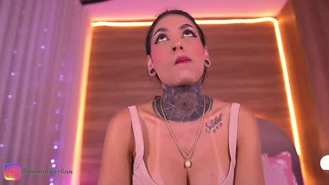 Danna Berlin  online show from 03-25-26, 07:31