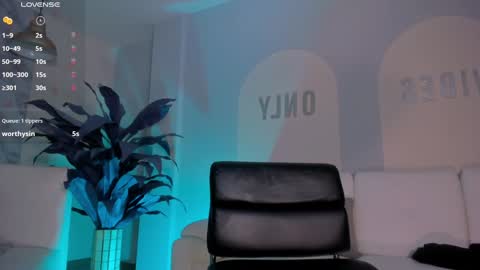 Danna Cruz  online show from 12-29-24, 01:13