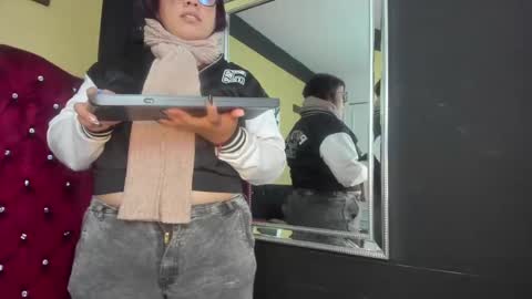 Snapshot of dannagarza chatting on 03-09-25, 05:00 Danna Garza online show from 03-09-25, 05:00