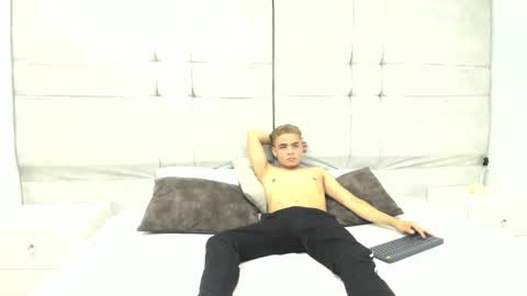 Snapshot of danny_butt_ chatting on 12-03-24, 11:55 Daniel online show from 12-03-24, 11:55