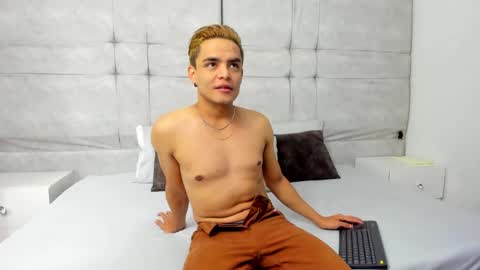 Snapshot of danny_butt_ chatting on 12-17-24, 11:28 Daniel online show from 12-17-24, 11:28