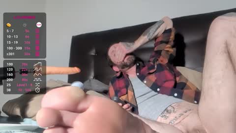 Snapshot of danooo1984 chatting on 12-21-25, 08:43 danooo1984 online show from 12-21-25, 08:43