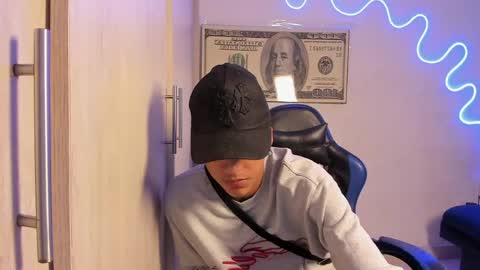 dante_martinez1 online show from 04-24-26, 09:39