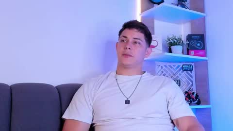 Snapshot of dante_seductor chatting on 02-11-26, 06:24 Dante online show from 02-11-26, 06:24