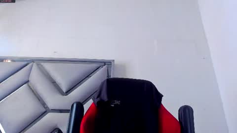Snapshot of danterouxx chatting on 06-18-26, 05:50 Dante online show from 06-18-26, 05:50
