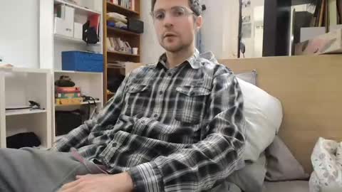 Snapshot of dantheman233 chatting on 12-01-24, 11:36 Daniel online show from 12-01-24, 11:36