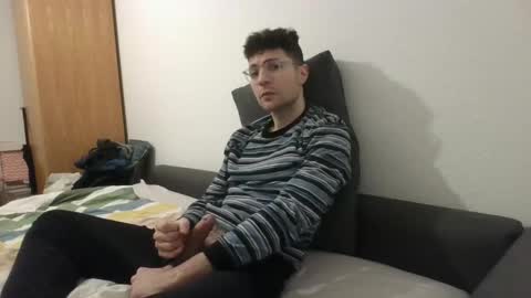 Snapshot of dantheman233 chatting on 12-11-24, 08:15 Daniel online show from 12-11-24, 08:15