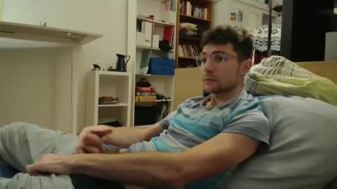 Snapshot of dantheman233 chatting on 12-17-24, 04:00 Daniel online show from 12-17-24, 04:00