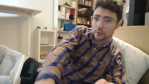 Snapshot of dantheman233 chatting on 12-20-24, 01:54 Daniel online show from 12-20-24, 01:54