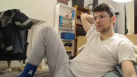 Snapshot of dantheman233 chatting on 02-12-25, 08:40 Daniel online show from 02-12-25, 08:40