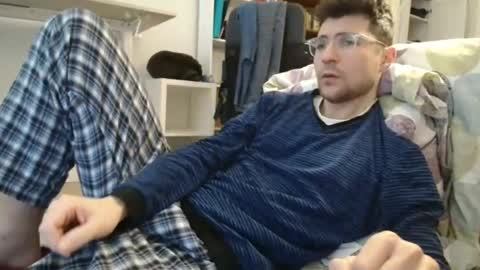 Snapshot of dantheman233 chatting on 03-08-25, 08:33 Daniel online show from 03-08-25, 08:33