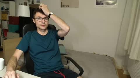 Snapshot of dantheman233 chatting on 09-11-25, 05:35 Daniel online show from 09-11-25, 05:35