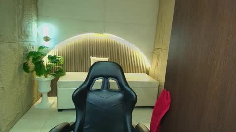 Dany online show from 11-27-25, 01:24