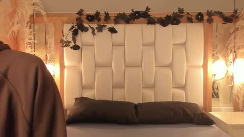 daphne_and_roger online show from 11-03-25, 11:00