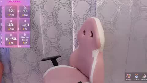 Snapshot of daphne_fox_ chatting on 12-20-24, 09:39 Daphne  online show from 12-20-24, 09:39