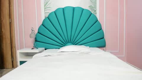 Snapshot of daphne_fox_ chatting on 01-29-25, 05:51 Daphne  online show from 01-29-25, 05:51