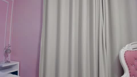 Snapshot of daphne_fox_ chatting on 01-31-25, 05:19 Daphne  online show from 01-31-25, 05:19