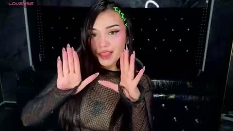 Snapshot of daphne_nicole_b chatting on 06-19-26, 01:04 daphne_nicole_b online show from 06-19-26, 01:04