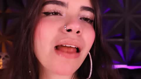 Daphne online show from 10-29-25, 01:24