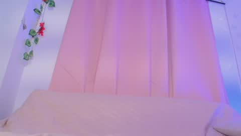 Snapshot of daphnewalker__ chatting on 06-23-26, 11:19 Daphne online show from 06-23-26, 11:19
