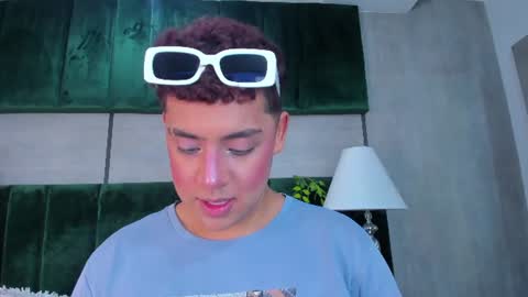 Snapshot of darian_laforteza chatting on 06-11-26, 12:32 Darian online show from 06-11-26, 12:32