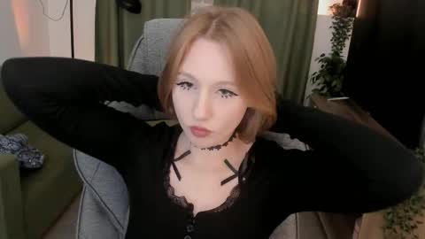 Snapshot of dariatate chatting on 04-22-26, 01:01 Daria Tate online show from 04-22-26, 01:01