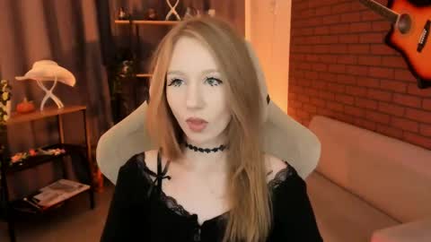 Snapshot of dariatate chatting on 05-21-26, 12:01 Daria Tate online show from 05-21-26, 12:01
