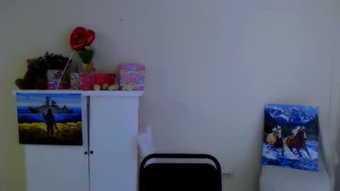 Snapshot of darina_m_ chatting on 02-19-26, 07:04 Darina online show from 02-19-26, 07:04