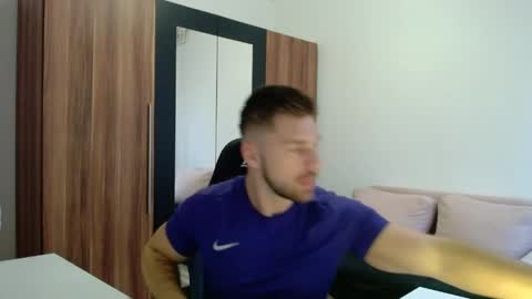 darius_94 online show from 04-15-26, 05:14