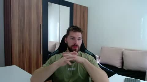 Snapshot of darius_94 chatting on 06-12-26, 05:39 darius_94 online show from 06-12-26, 05:39